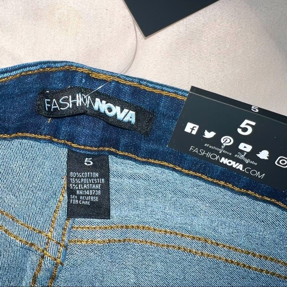 NWT Fashion Nova Carter Denim Shorts -Medium wash size 5 - Picture 12 of 15